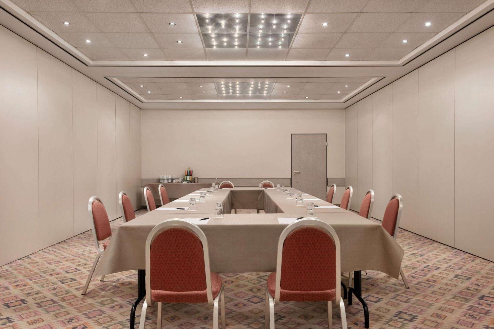 Ramada By Wyndham Bottrop City المظهر الخارجي الصورة