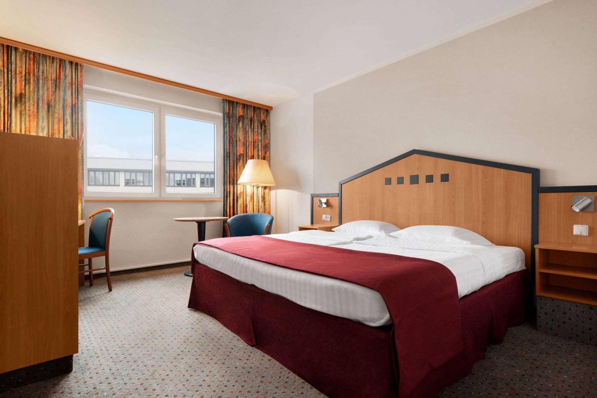 Ramada By Wyndham Bottrop City المظهر الخارجي الصورة